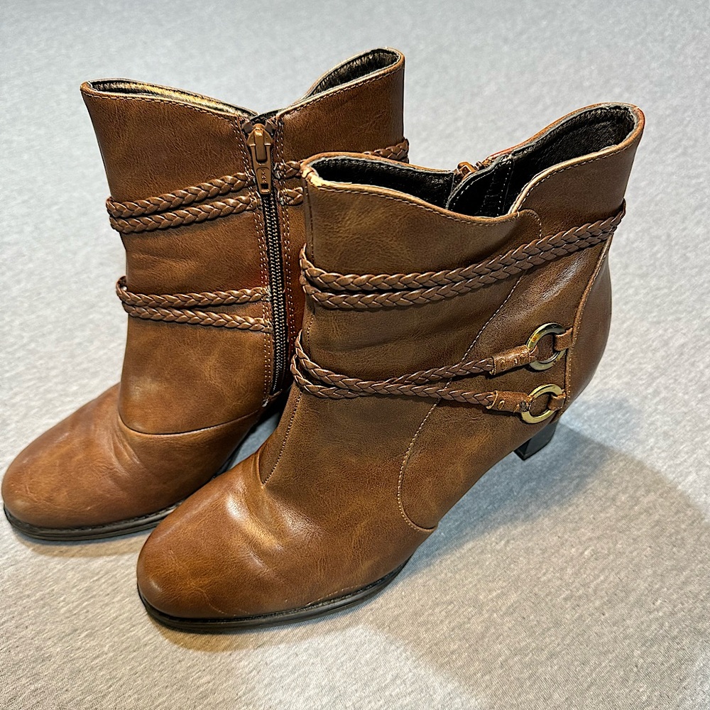 Life Stride Soft System Ankle Boots. Brown size 9 M with 3 inch heel